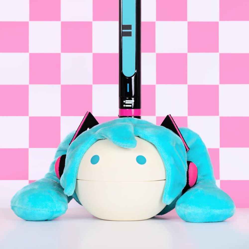 Otamatone Deluxe Edición Hatsune Miku – Instrumento Musical Electrónico | Incluye Peluca Extraíble y Correa Temática