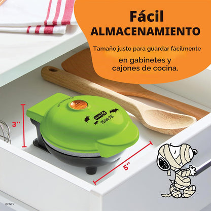 Mini Waflera con Figura de Snoopy Vampiro 4" - Peanuts x Dash Snoopy Vampiro