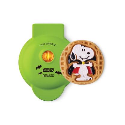 Mini Waflera con Figura de Snoopy Vampiro 4" - Peanuts x Dash Snoopy Vampiro